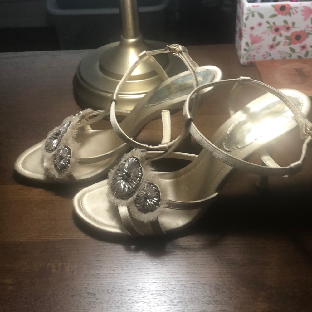 Beige dress sandal!